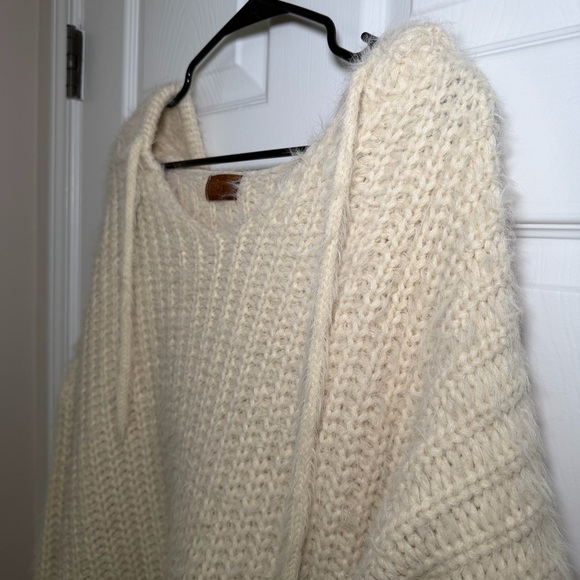 POL Cream Knit Chunky Sweater with Hood - Picture 4 of 7